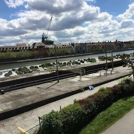 Weinbergsblick Optimale Stadtnaehe شقة *